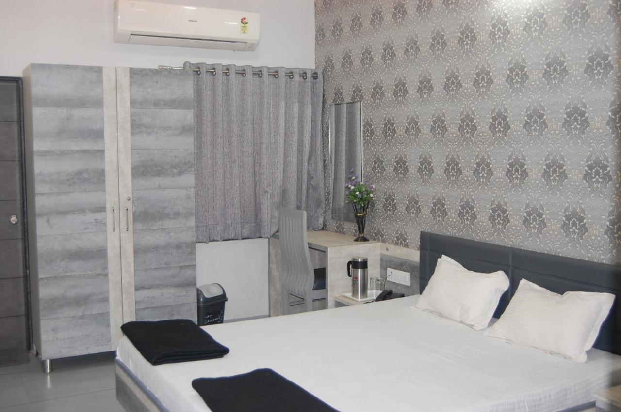 Laxmi Film City Resort Vadodara Luaran gambar