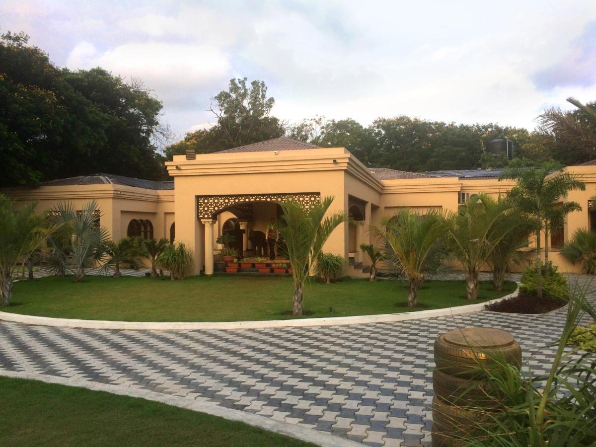 Laxmi Film City Resort Vadodara Luaran gambar
